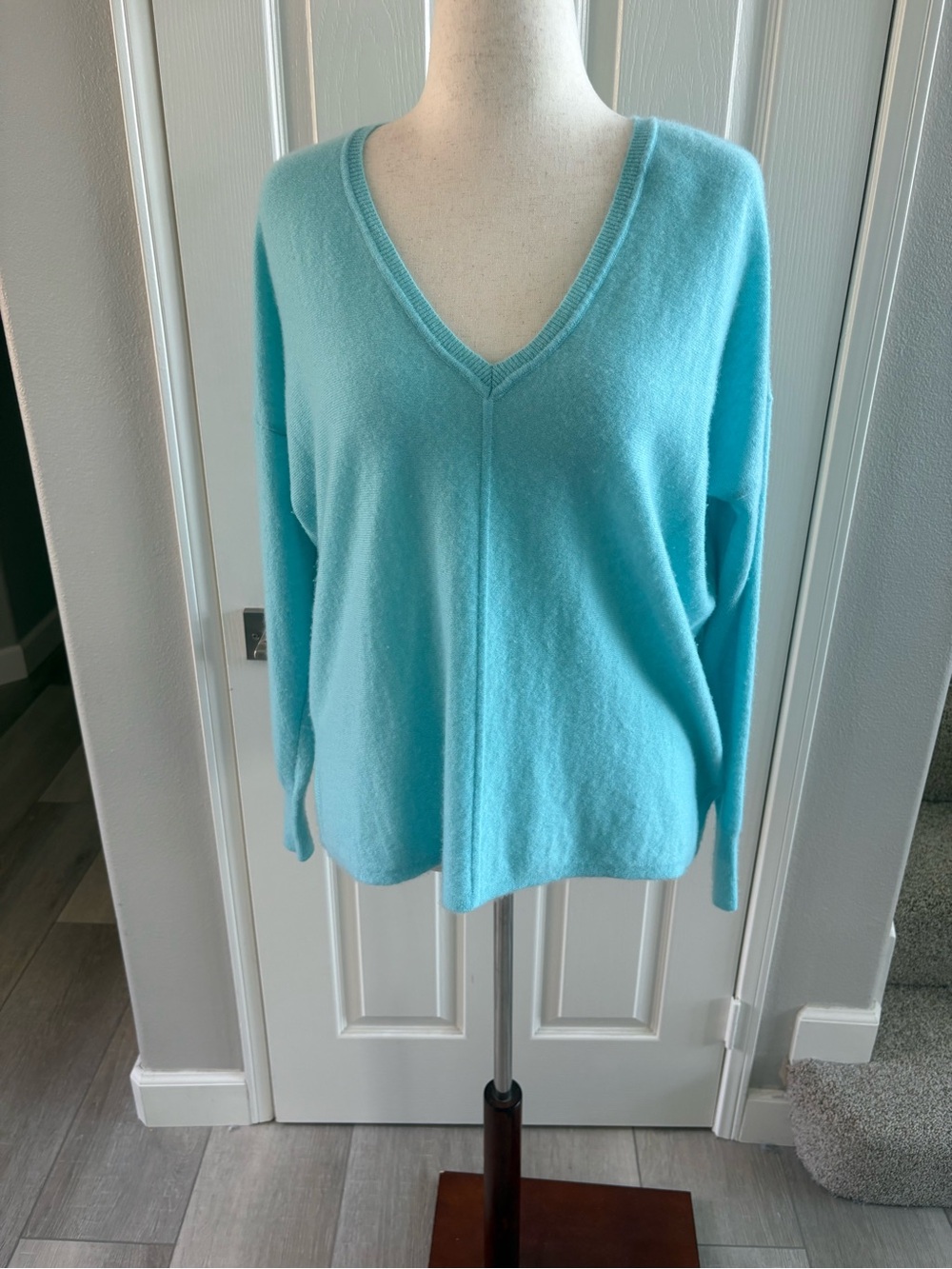 Lilly Pulitzer | Cashmere V Neck Sweater | Blue | Sz L/XL